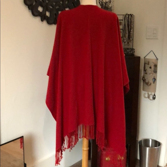 Gorgeous Red Shawl - Picture 6 of 8